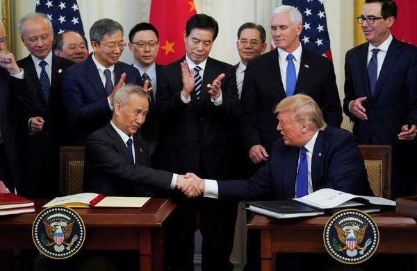 Stretta di mano tra Donald Trump e Liu He